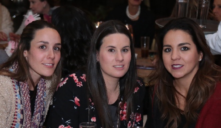  Ximena Castillo, Isa López y Mary Fer Castillo.