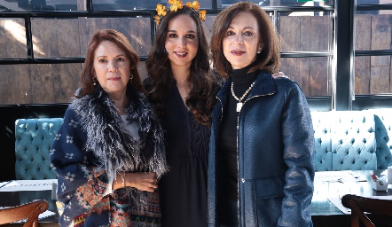  María Leal con suegra Angélica Vega y su mamá Asunción Rosillo de Leal.