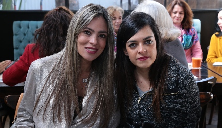  Elizabeth Berrones y Andrea Hernández.