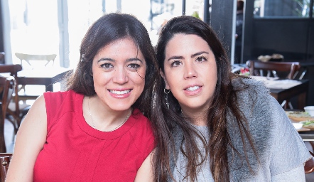  Claudia Martínez y Gaby Carrillo.