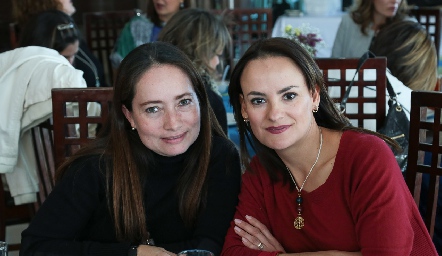  Montserrat Hernández y Lorena González.