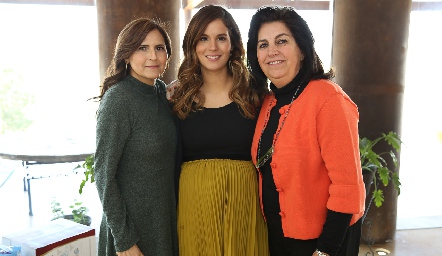  María González, Valeria Flores y Cristina Suárez.