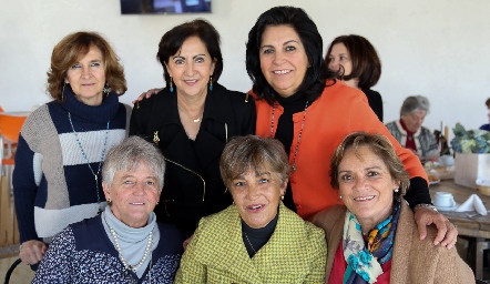  Cristina Suárez con sus amigas.
