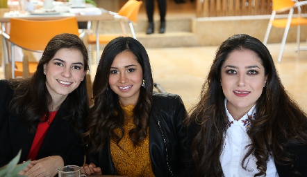 Ceci Solano, Daniela Flores y Daniela Delgado .