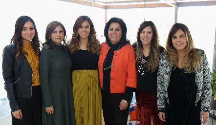  Daniela Flores, María González, Valeria Flores, Cristina Suárez, Cristina Barragán y  María José Barragán.