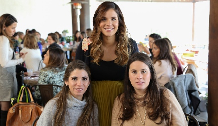  Isa Álvarez, Valeria Flores e Isa López.