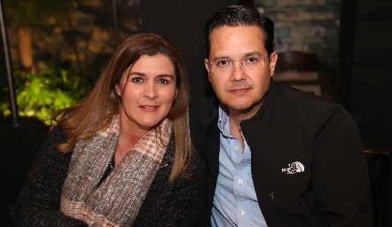  Paola Vázquez y Alejandro Pérez .