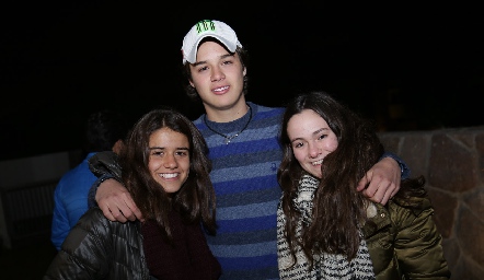  Isa Pizzuto, José Lozano y Sofía.