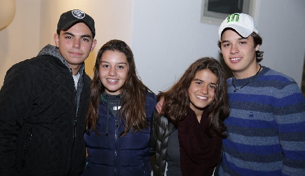  Arturo Guzmán, Ale Padille, Isa Pizzuto y José Lozano.
