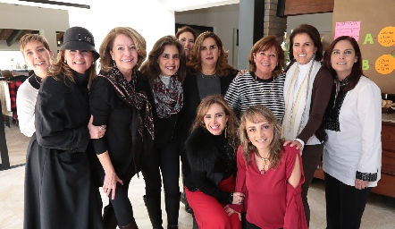  Festejando entre amigas.