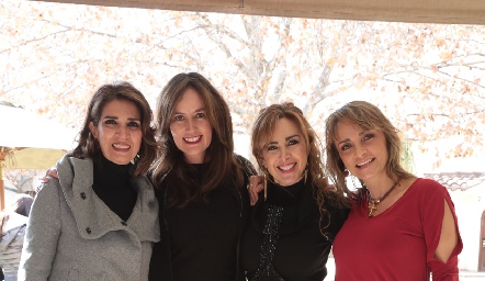  Lourdes Velázquez, Paulina Quiroz, Diana de la Serna y Claudia Barba.