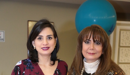  Montse Muñiz con su mamá Laura Rodríguez.
