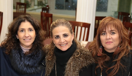  Magda Gómez, Beatriz Rangel y Florencia de Díaz Infante.