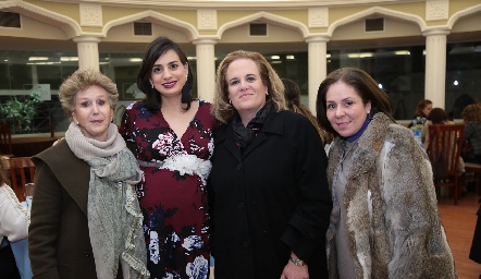  Laura Muñiz, Montse Muñiz, Claudia Rubín de Celis de Álvarez y Laura Álvarez de Lorca.
