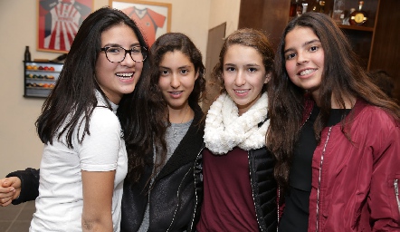  Ximena Leos, Vera Castillo, Sofi Aldrett y Pepi Tobías.