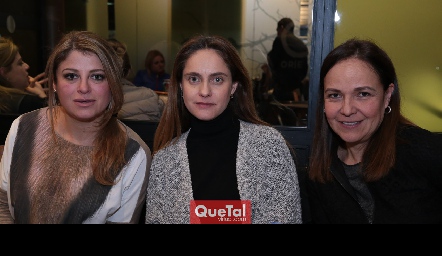  Verónica Escobedo, Viviana Navarro y Vianey Díaz.