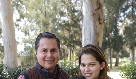  César, Adriana y Pedrito Contreras.
