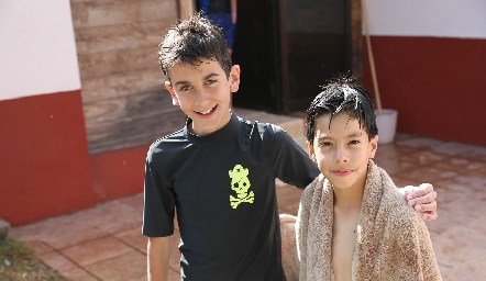  Santi y Pedrito.
