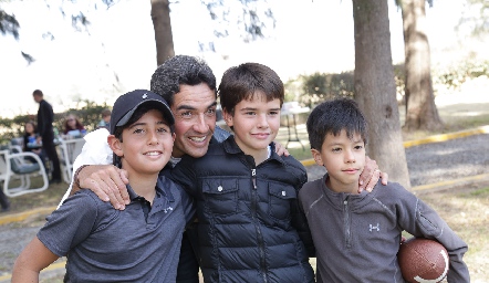  Marcelo, Jacobo, Pablo y Pedrito.