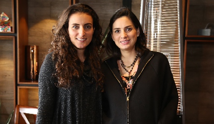   Fernanda Saiz y Montse Muñiz.