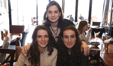  Anna Lorca, Montse Muñiz y  Fernanda Saiz.