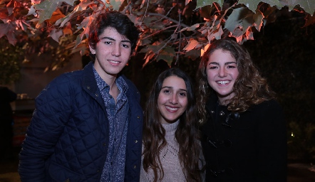  Andrés Correa, Camila Alveláis y Natalia Rivera.