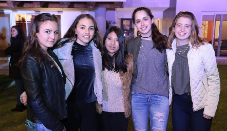 Sofi González, María Paula González, Daniela Quistián, Montse Alcocer y Mary.