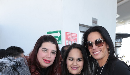 Marcela Zavala, Jessica Rueda y Liliana Otero.