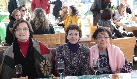  Martha Pizzuto, Blanca Rosa Gutiérrez y Angelina Montelongo.