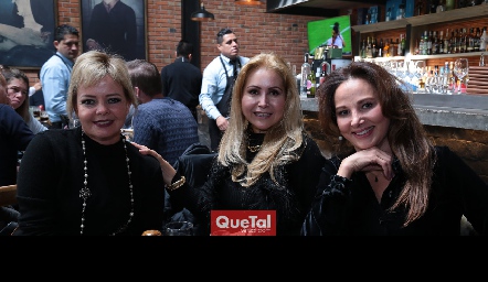  Luz Estela Gómez, Vianey Lara y Graciela Valdez.