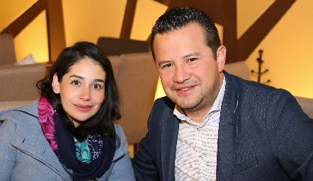  Perla Alvarado y Oswaldo Gaitan  .