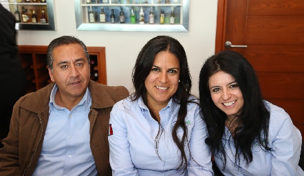  Martín Flores, Isabel Pedroza y Brenda Navarro.