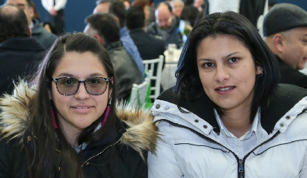  Juana Macías y Cindy García.