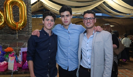  Patricio, Santiago y Aldo Ress Vilet.