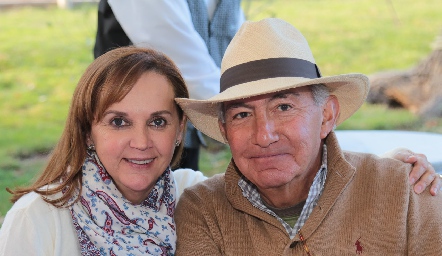  Luz María Villanueva y Arturo González.