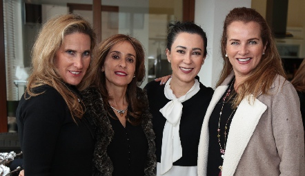  Claudia Quiroz, Mónica Gaviño, Liliana Meza y Patricia del Bosque.