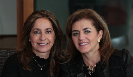  Patricia Gaviño y Adriana Carrera.