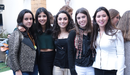 Cecilia García, Isa Maza,María Bravo, Andrea Vilet y Montse Del Valle.