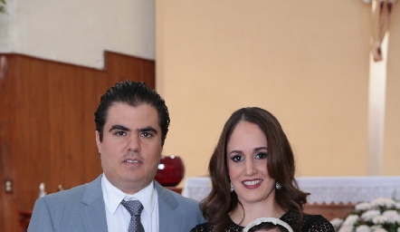  Virgilio Garza Cabrera, Gabriela Ponce de Garza con su hija Lucía.