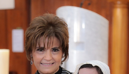  Isa Cabrera y su nieta Lucía.