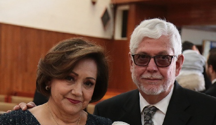  Los abuelos maternos, María del Socorro y Manuel Ponce.