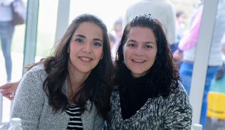  Gloria Batres y Gaby Suárez.