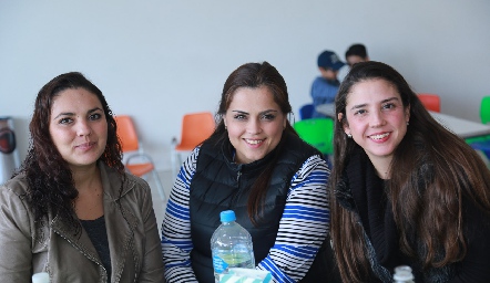  Sonia Delgado, Alejandra Mendizábal y Selene Gaviño.
