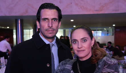  Javier Fernández y Viviana Navarro de Fernández.