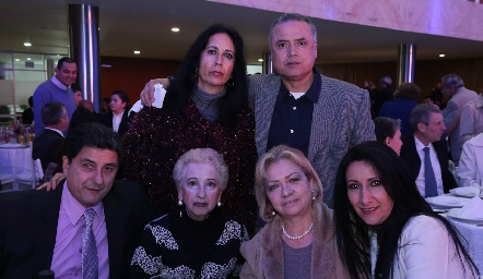  Susana Rodríguez, Carlos Garza, Víctor Rodríguez, Susana Ducoulombier, Diana de Rodríguez y Patricia Rodríguez.