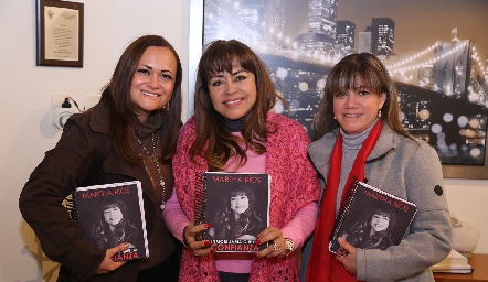  Flor Segura, Martha Ríos y Esther Loza.