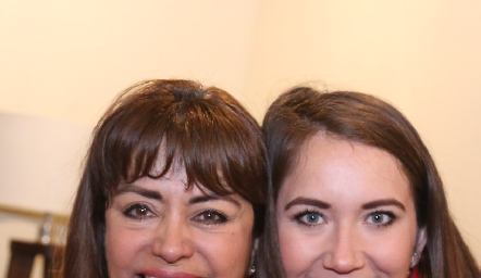  Martha Ríos y Alis González.