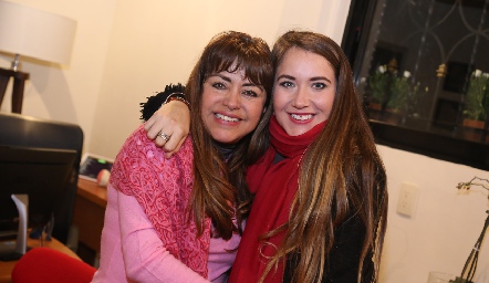  Martha Ríos y Alis González.