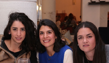  Erika González, Adriana Torres e Isabel Torre.