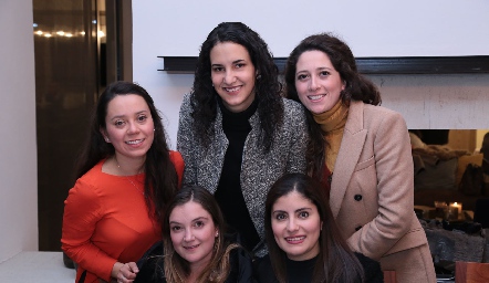 Rocío Cifuentes, Mayté Torres, Melissa Dávila, Ana Paty Zúñiga y Raquel Vega.
